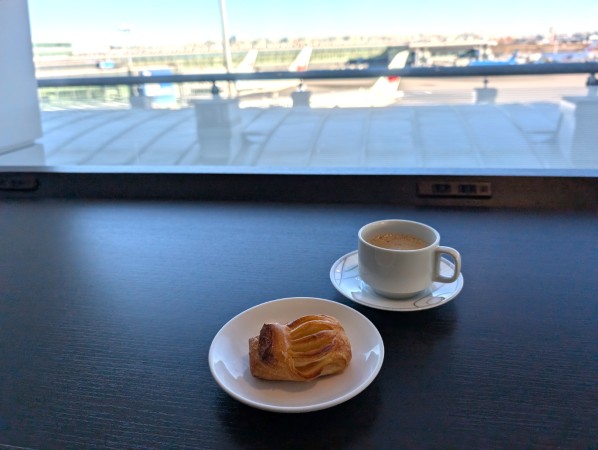 羽田TIATラウンジの窓和賀の席