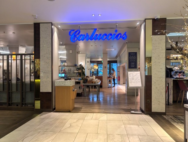 ロンドン マリオット ホテル リージェンツ パーク　朝食会場のレストラン