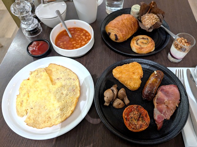 ロンドン マリオット ホテル リージェンツ パーク　朝食ビュッフェ　食べたもの①